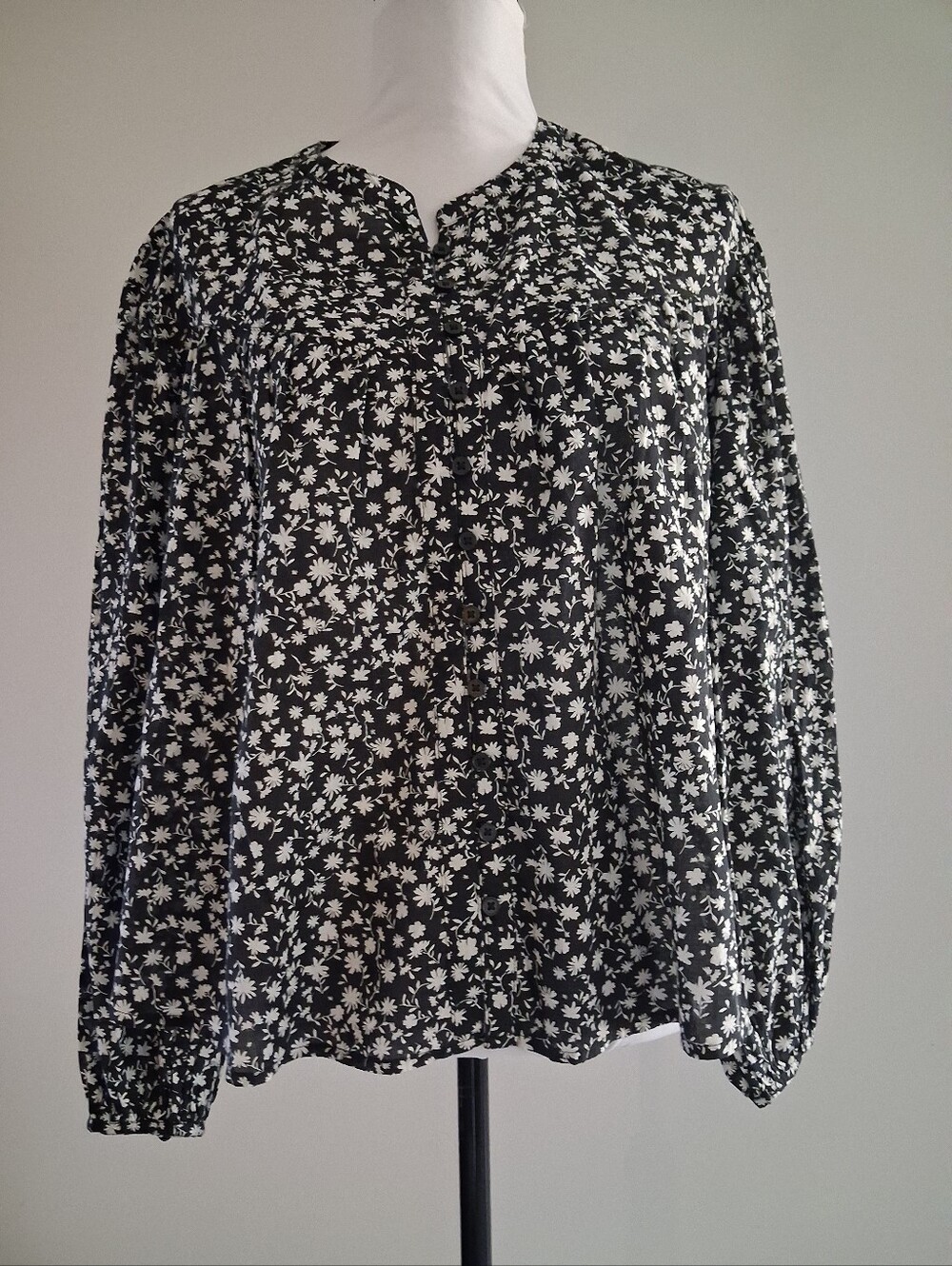 Black and White Floral Long-Sleeve Women’s Blouse Size Large